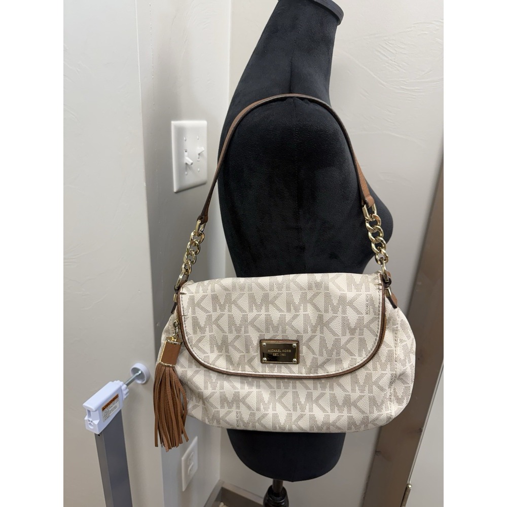Michael Kors White Jet Set Item Signature Medium Tassel Flip Top Shoulder Bag